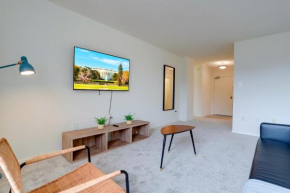 Spacious Apt w Den Perfect to Family Trip or Business